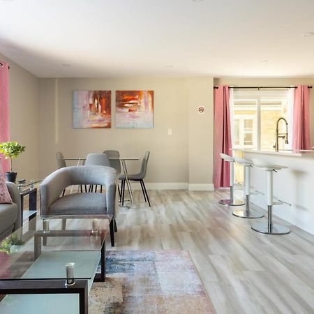 Entire 2 Bedroom Apartment Downtown - U2 Кичънър Екстериор снимка
