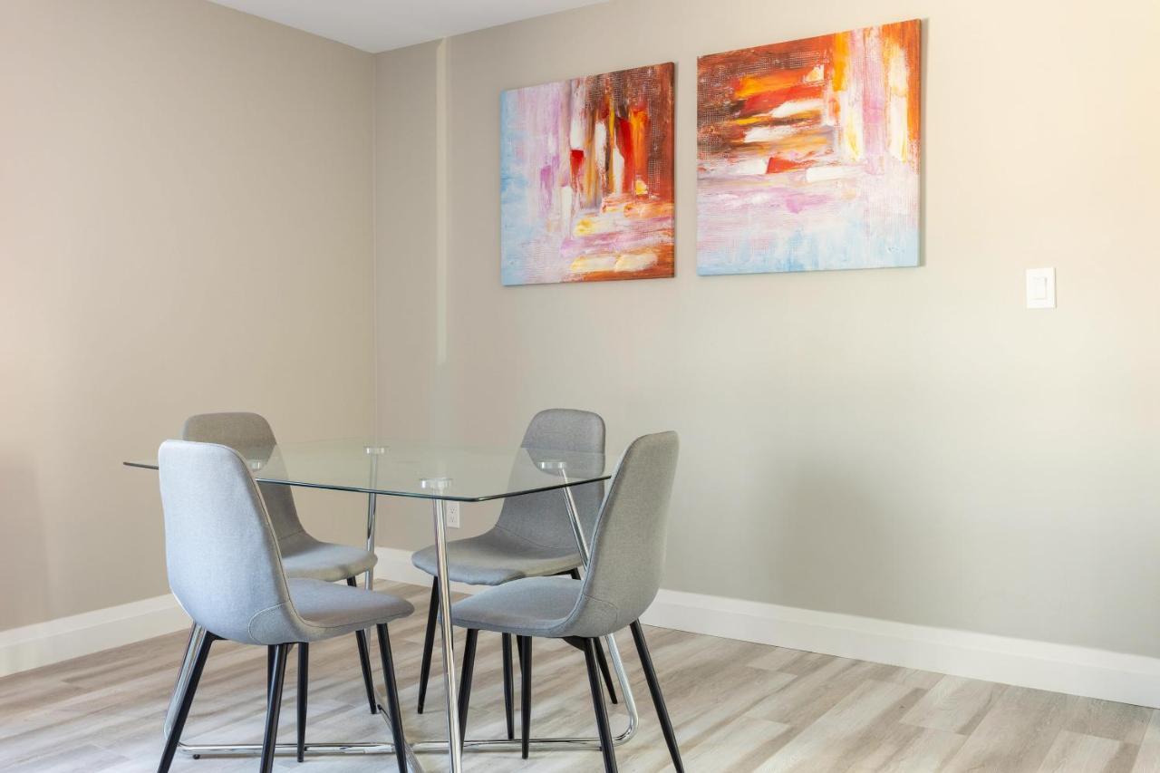 Entire 2 Bedroom Apartment Downtown - U2 Кичънър Екстериор снимка